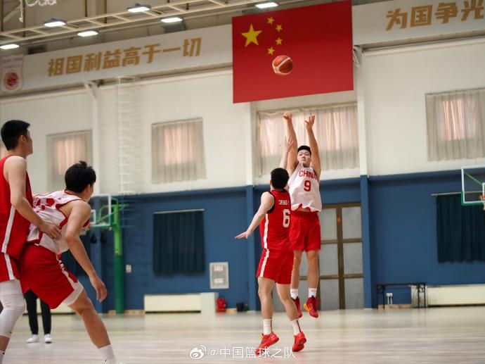 對(duì)抗訓(xùn)練繼續(xù)！中國(guó)男籃最新訓(xùn)練圖集新鮮出爐