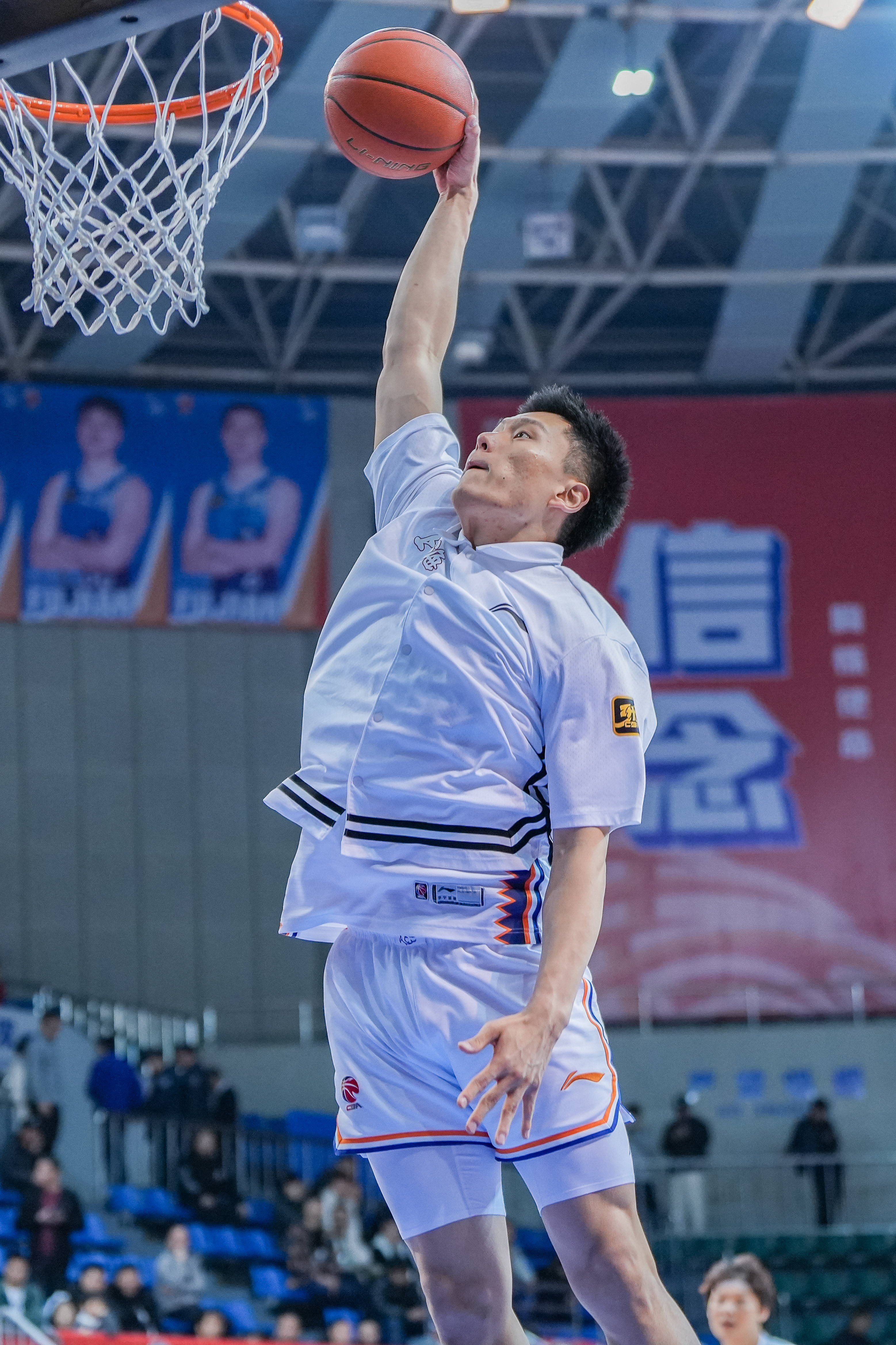  持續(xù)漲球！上海男籃“李花”組合—李弘權(quán)、李添榮