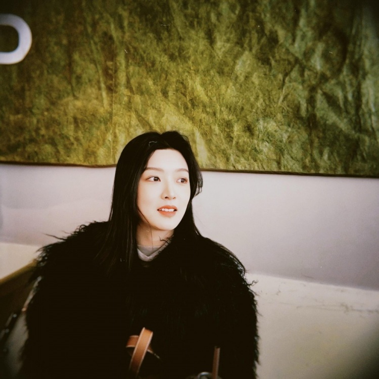  很好看！付豪女友更新社媒曬美照：最近很愛(ài)