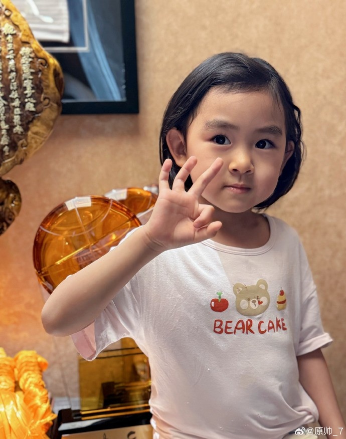  三分大賽三冠王！原帥曬三冠獎杯：完成了女兒給安排的任務(wù)！