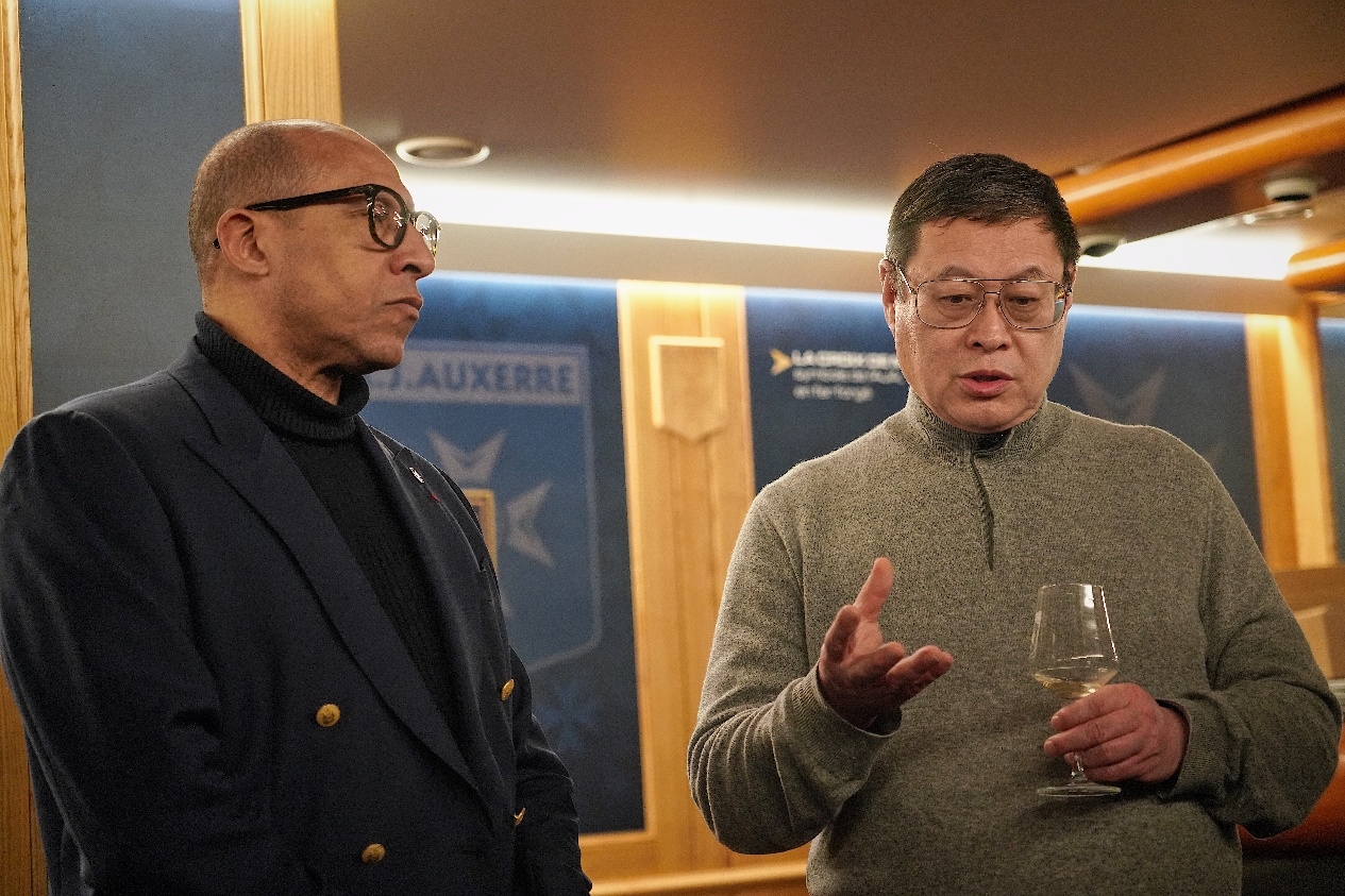  法國足協(xié)主席迪亞洛做客歐塞爾，并與董事會主席周云杰會晤