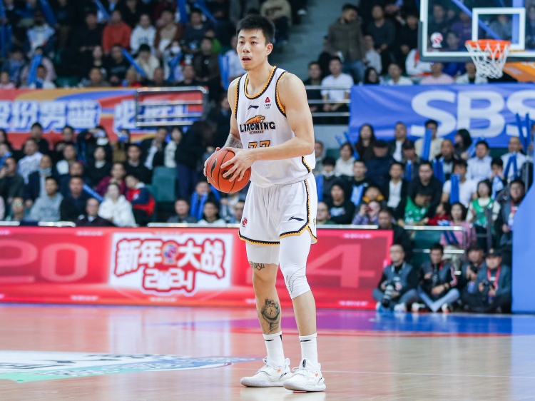  攻防俱佳！張鎮(zhèn)麟15中8拿到19分7板6助5斷2帽