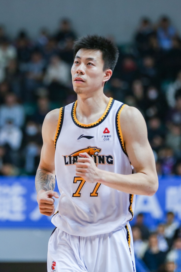  媒體人：張鎮(zhèn)麟、韓德君將因傷缺席今晚對陣北控的比賽