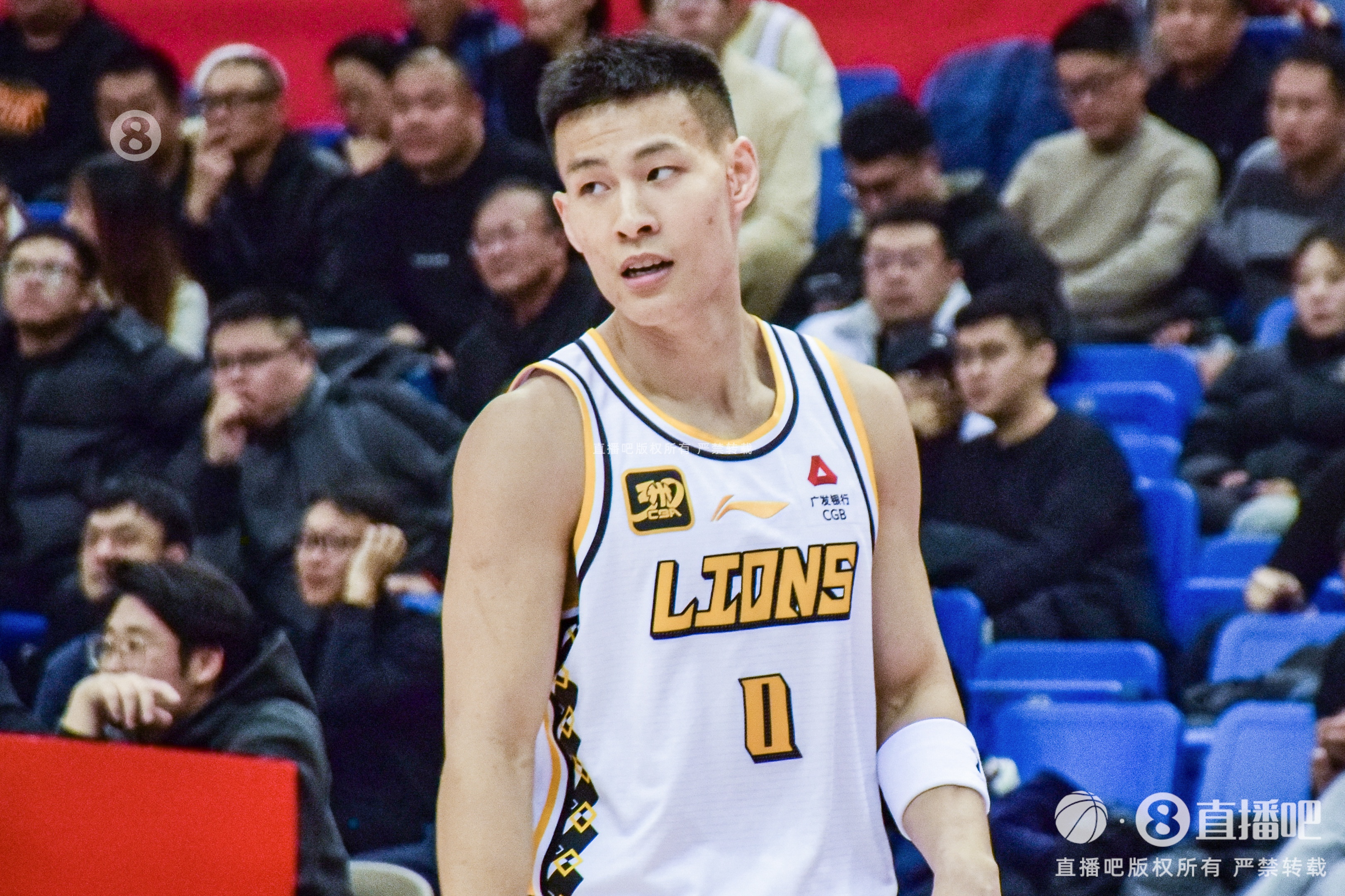  毫無狀態(tài)！林秉圣11投僅1中拿到3分3斷 出現(xiàn)2失誤4犯規(guī)