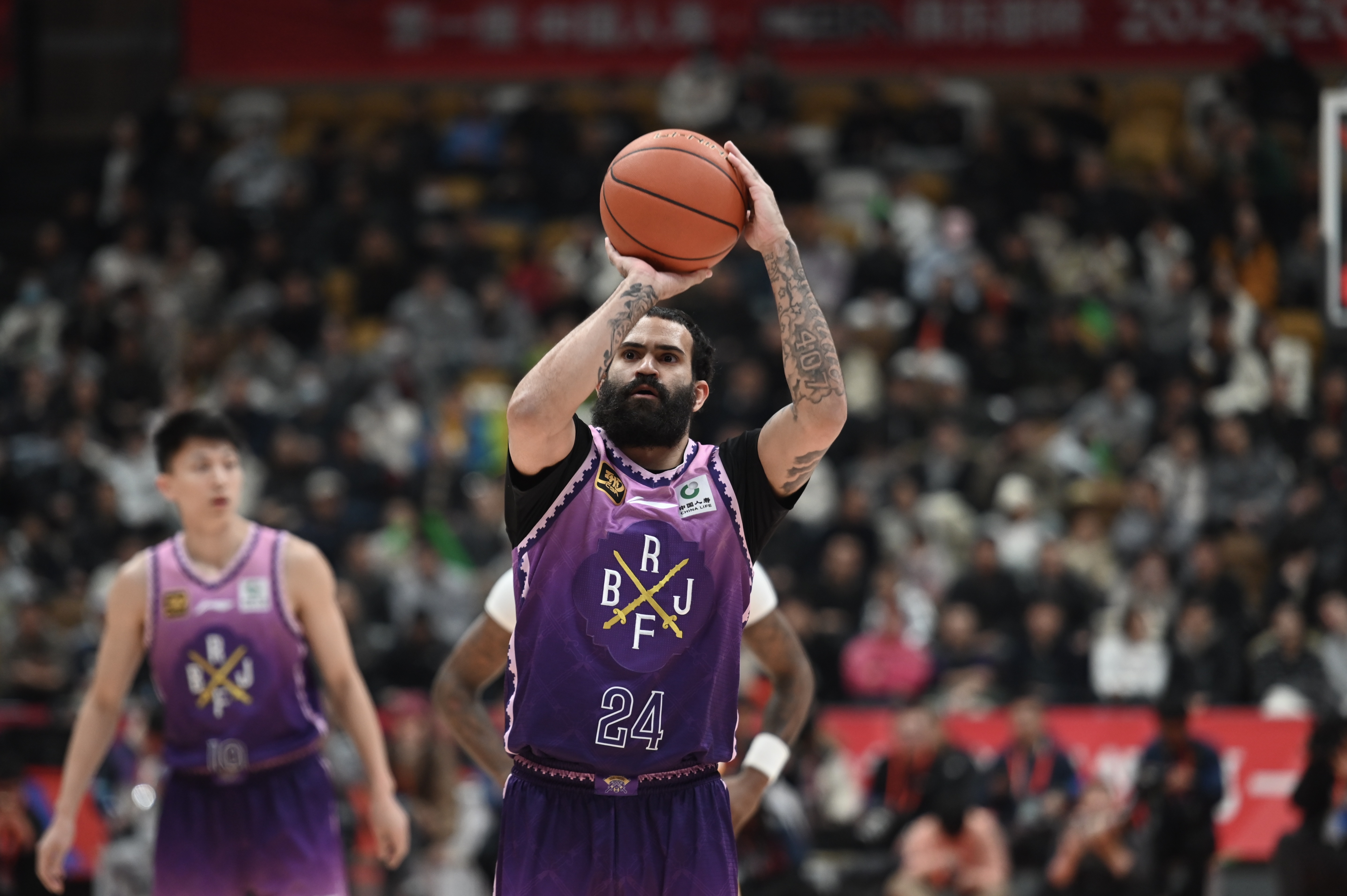  攻筐效率真不錯(cuò)！里勒半場11中7&5罰全中轟下全隊(duì)最高的19分